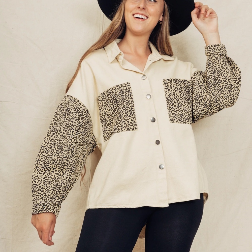Pink Lily Boutique Womens Tan Leopard Shacket Jacket Denim Small